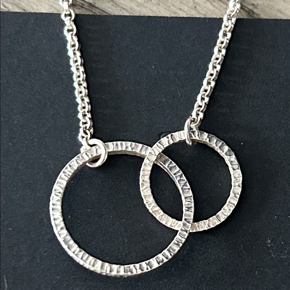 Silpada Intersecting circle necklace